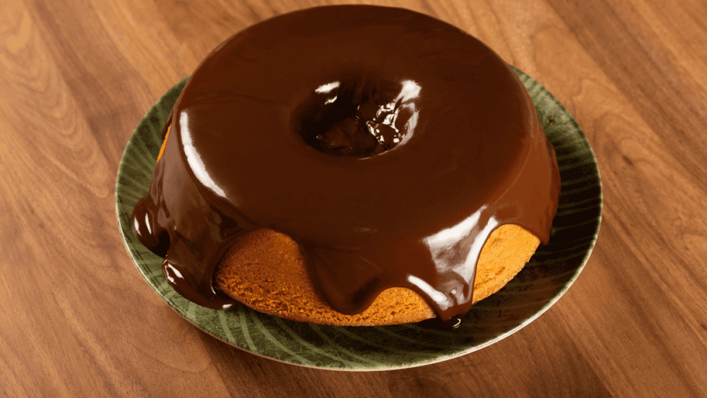 Bolo de cenoura com cobertura de chocolate 4 bolo de cenoura cobertuta